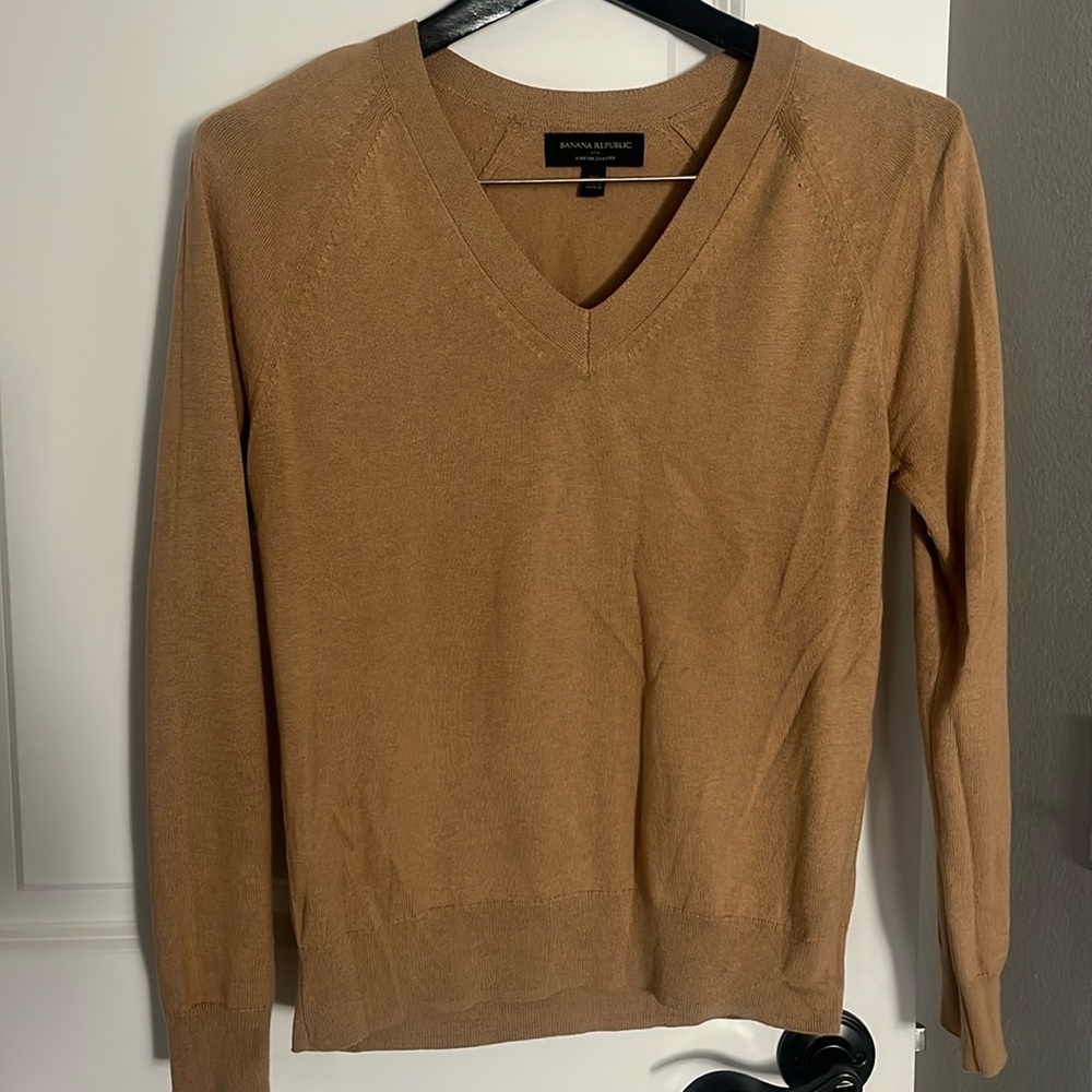Beige Banana Republic top